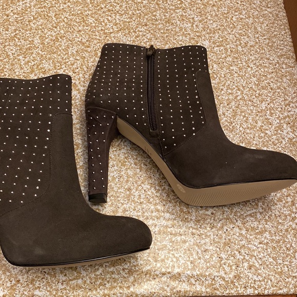 INC International Concepts (Macys) studded ankle boots dark Mink olive 7 new box - Picture 7 of 8